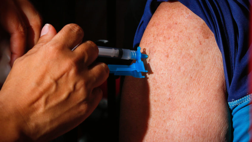 Vacina bivalente contra a Covid começa a ser aplicada nesta segunda em Rio Preto