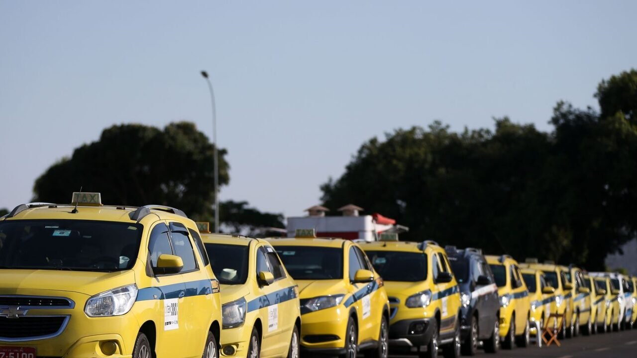 Governo autoriza contrato de R$ 30 bi para motoristas de aplicativos
