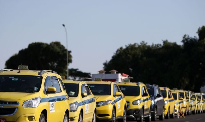 Governo autoriza contrato de R$ 30 bi para motoristas de aplicativos