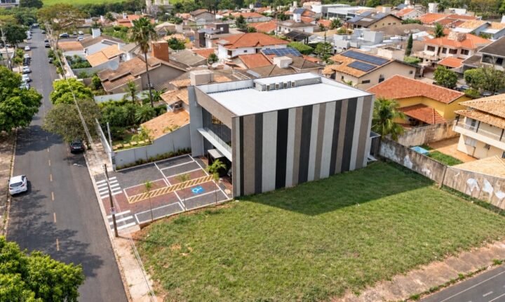 Protendit é finalista do “Oscar da Engenharia” com clínica de escada flutuante e fachada arquitetônica de painéis de concreto