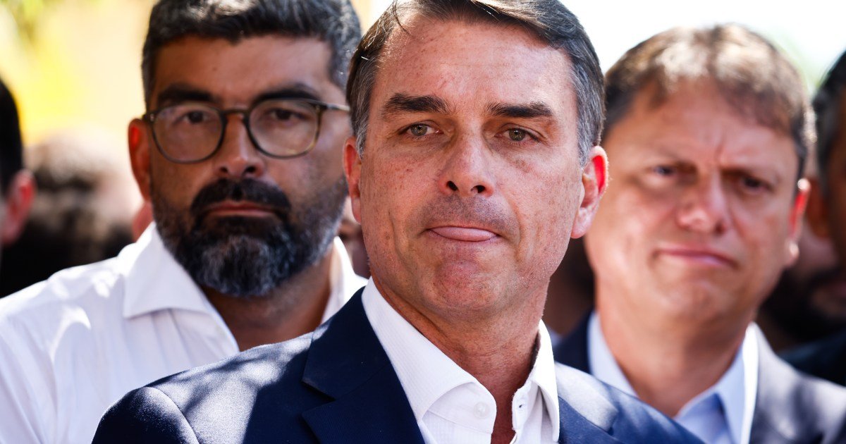 PF revela que Flávio não passou por controle migratório brasileiro