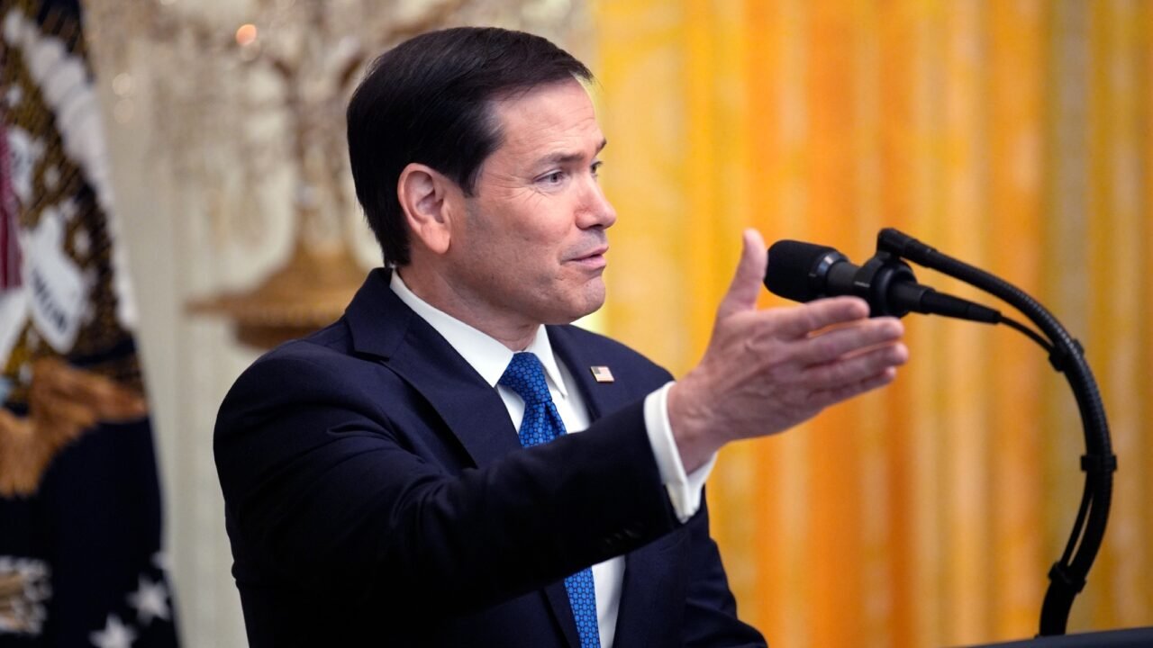 Marco Rubio nega que governo Trump tenha auxiliado Flávio a ir para os EUA