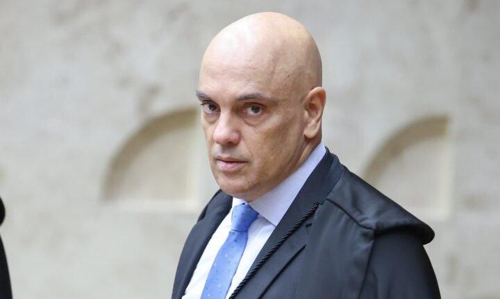 Moraes vota em SP e afirma que sistema brasileiro de votação é o melhor do mundo