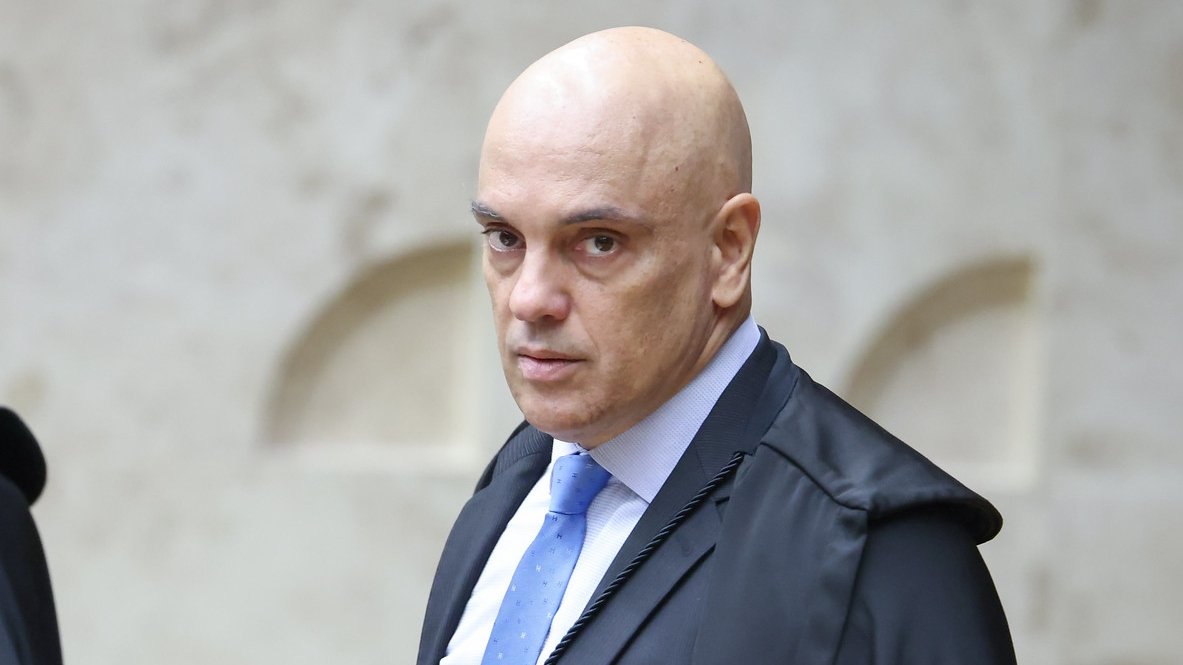 Moraes vota em SP e afirma que sistema brasileiro de votação é o melhor do mundo