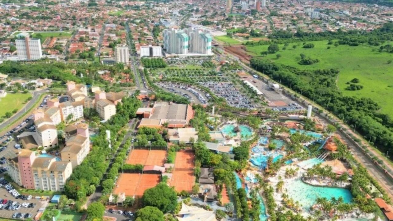 Cidade conhecida como ‘Orlando brasileira’ cancela réveillon para adequar despesas públicas