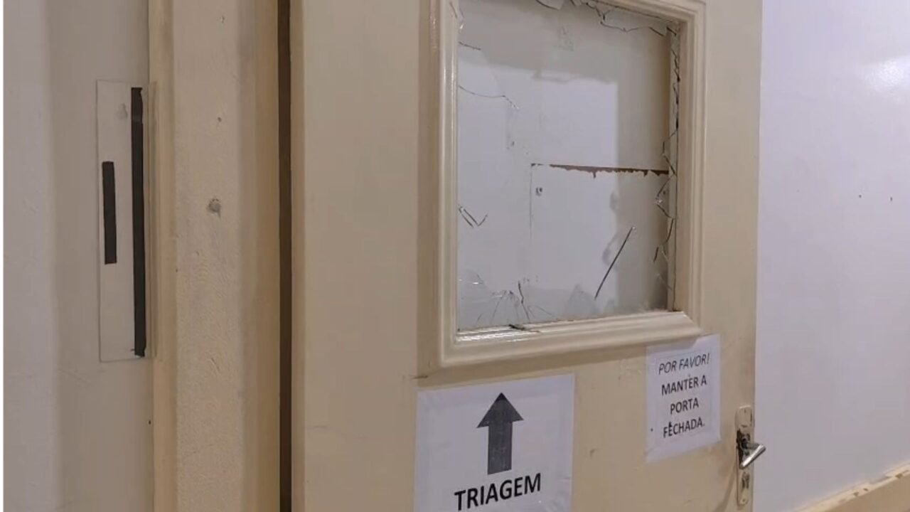 Paciente é preso após destruir recepção de hospital, ameaçar pacientes e quebrar vidros