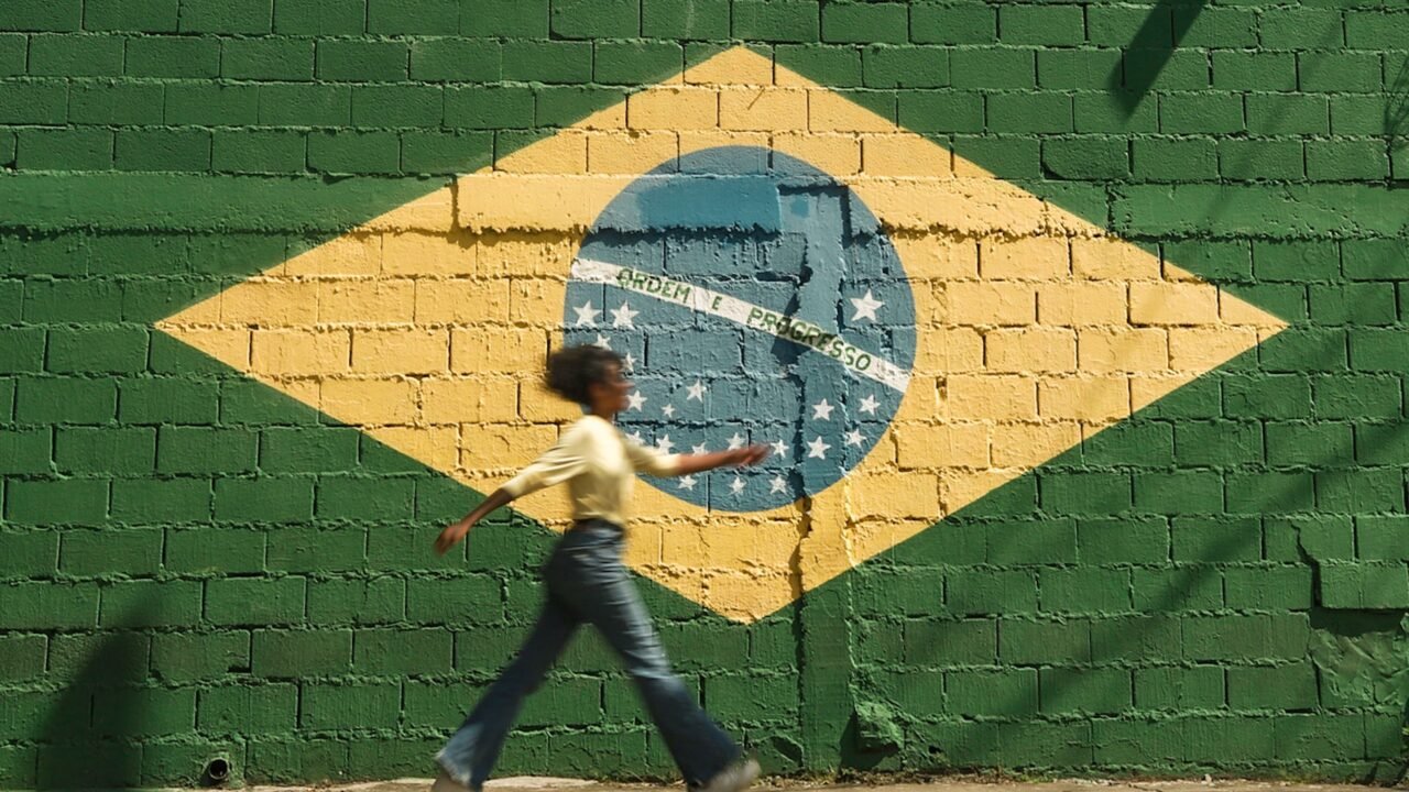 A democracia que não cabe nas urnas