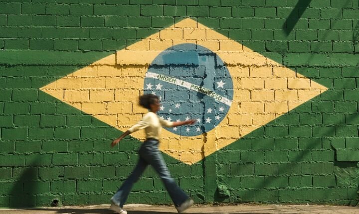 A democracia que não cabe nas urnas