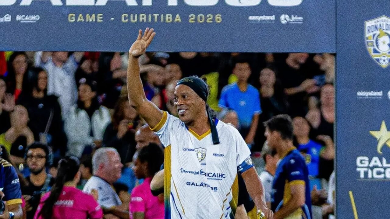 Ronaldinho Gaúcho anuncia volta aos gramados pelo italiano Ravenna