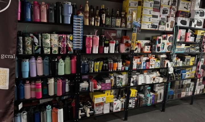 Polícia apreende mais de R$ 18 mil em dinheiro, perfumes e aparelhos eletrônicos importados em Penápolis