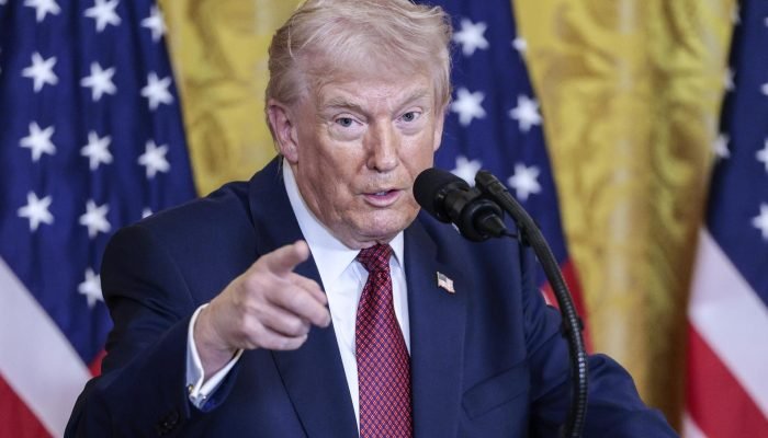 O presidente dos EUA, Donald Trump, avalia a tomada do controle do Estreito de Ormuz, uma das pri...