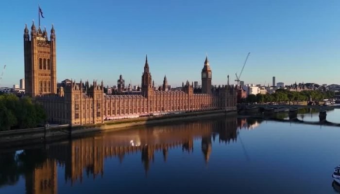 Bolsas da Europa caem com alta de construtoras britânicas  • Reuters