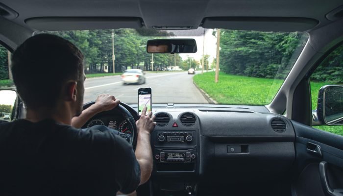 Transporte por aplicativo, Uber, 99, carro, navegador