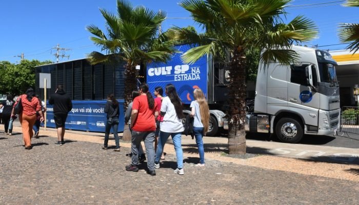 CULTSP na Estrada – Carreta do Museu Catavento na Praça do Jacaré – Jales/SP/Foto:Thomaz Vi...