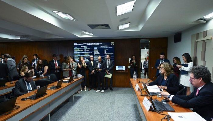 A MP aprovada na comissão ainda prevê uma redução de 60% para 30% da alíquota de importaçã...