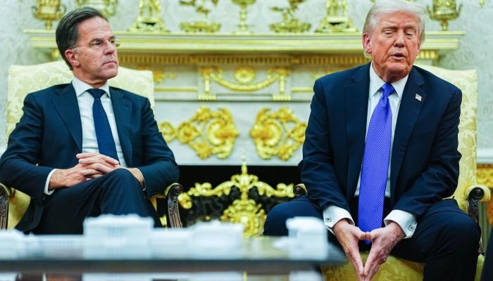 O presidente dos EUA, Donald Trump, com o secretário-geral da Otan Mark Rutte: líder americano ...