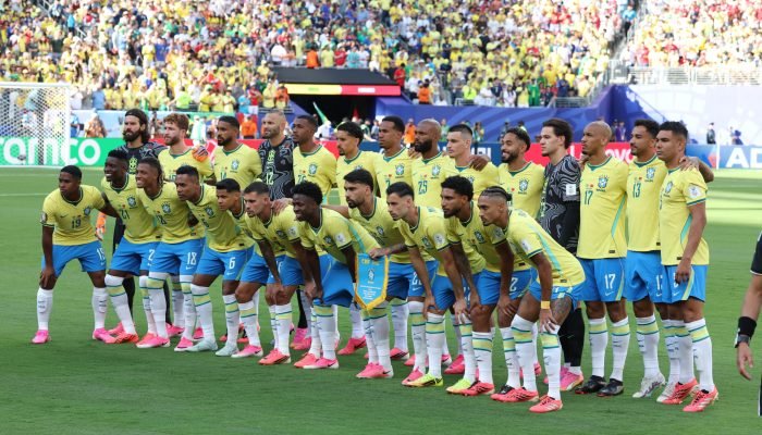 Seleção brasileira reunida para foto oficial na Copa do Mundo FIFA 2026. (Foto: Sebastião More...