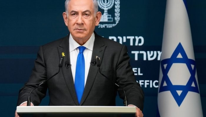 Netanyahu prometeu resposta a eventuais ofensivas dos 'inimigos' de Israel EFE/EPA/OHAD ZWIGENBER...
