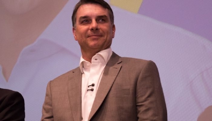 Maioria dos diretórios do PSDB se dividiram entre neutralidade e apoio a Flávio na disputa pres...