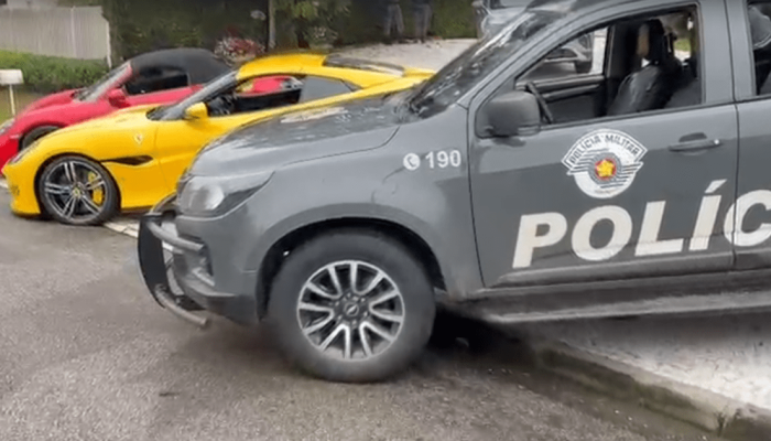 O suspeito principal, conhecido como 'Tim', teria adquirido e negociado mais de 20 veículos de l...