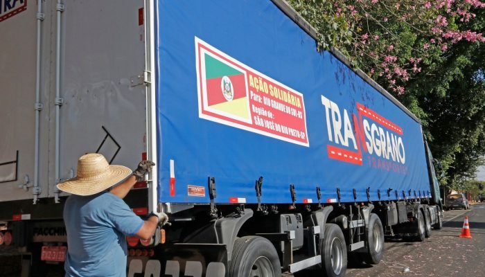 Carreta_doacoes_Rio_Preto_para_RS_