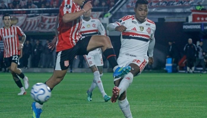 Flamengo foi pouco criativo contra Estudiantes POOL PELAEZ BURGA/DIA ESPORTIVO/ESTADÃO CONTEÚDO
