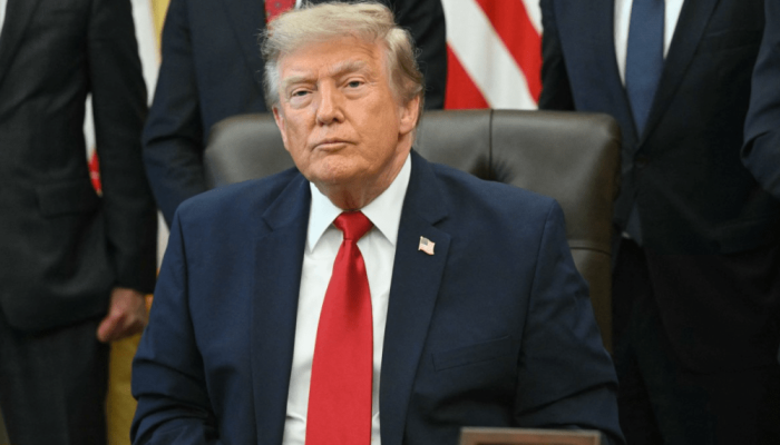 Trump garantiu que quer "dar a eles até a última chance antes da decapitação" do Irã SAUL LO...