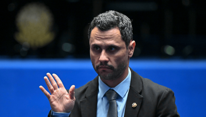 O deputado disse que Cleitinho não pode ser enquadrado exclusivamente em um dos dois campos ideo...