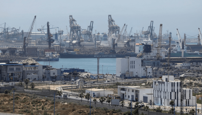 Irã permite passagem de petroleiros iraquianos no Estreito de Ormuz ABDEL MAJID BZIOUAT / AFP
