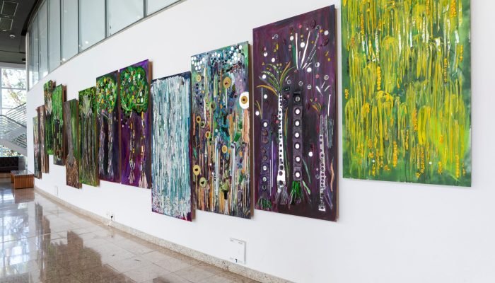 EXPOSIÇÃO_REFLEXOS_DO_INIMAGINAVEL_ATRAVÉS_DO_VIDRO_TUDO_ACONTECE_DEBORA_MUSZKAT_SESI_ITAPETININGA_2025_PEDRO_NAPOLITANO_PRATA_014_