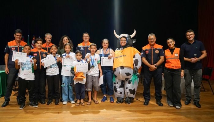 Equipe_Escola_Municipal_Regina_Mallouh_vence_Olimpiadas_do_Conhecimento_Defesa_Civil_af4a4f0ffb