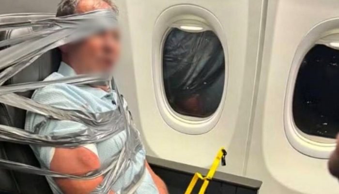 Homem é preso com fita em poltrona de avião durnate voo nos EUA Reprodução/Redes sociais