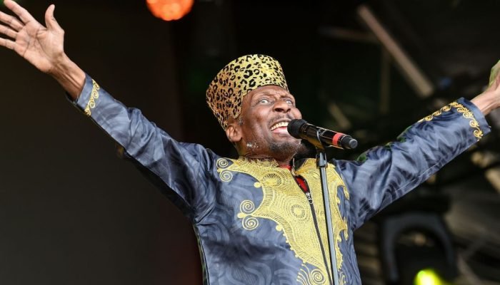 Jimmy Cliff durante show no Love Supreme Festival, em 2019  • Tabatha Fireman/Redferns/Getty I...