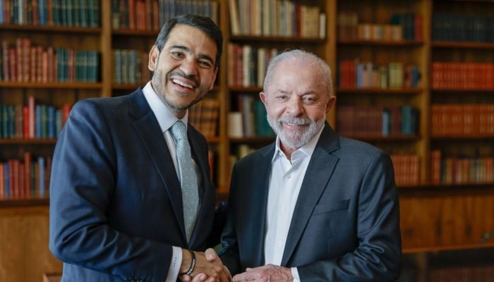 Jorge Messias e Lula: governo age para conseguir aprovar indicação ao STF. (Foto: Ricardo Stuck...