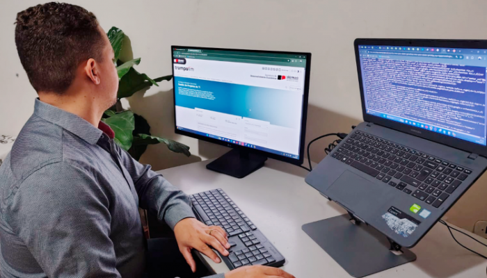 O-programador-Ezequiel-Brito-Mateus-fazendo-inscricao-no-curso-de-Gestao-de-Projetos-de-TI-do-portal-Trampolim-e1757712965172-768x428