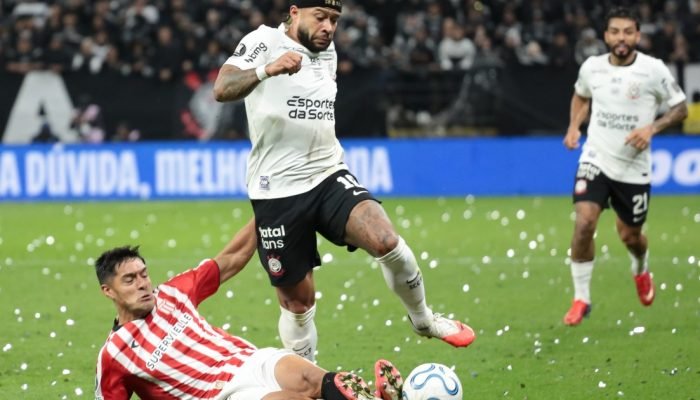 Memphis Depay perdeu pênalti no último minuto de jogo PETER LEONE/O FOTOGRÁFICO/ESTADÃO CONTE...