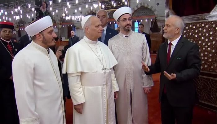 Papa Leão XIV visita mesquita em Istambul  • Reprodução/Reuters