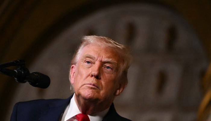 Trump diz que EUA podem 'facilmente' reabrir Ormuz e extrair petróleo do Irã