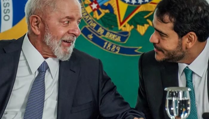 Messias, aliado histórico de Lula, teve indicação ao STF rejeitada pelo Senado. (Foto: Rafa Ne...
