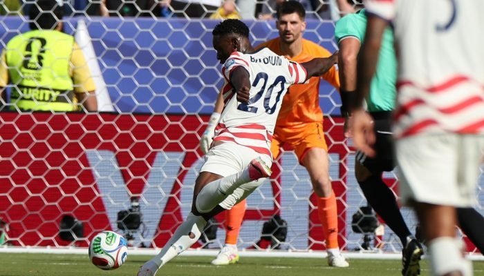 Artilheiro dos EUA na Copa, o atacante Folarin Balogun poderá enfrentar a Bélgica mesmo tendo s...