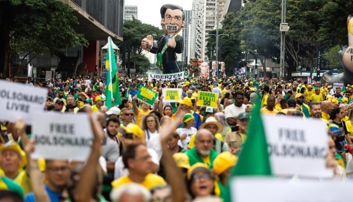 Ato do "Acorda, Brasil" na Avenida Paulista, neste domingo. (Foto: Isaac Fontana / EFE)