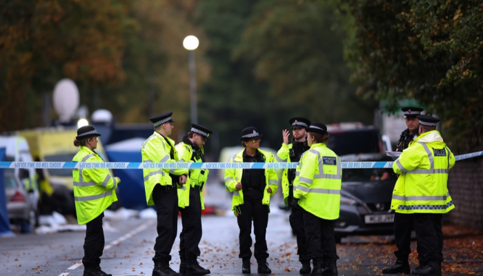 Polícia Metropolitana disse que o quarto suspeito era um homem de 19 anos que havia sido preso p...