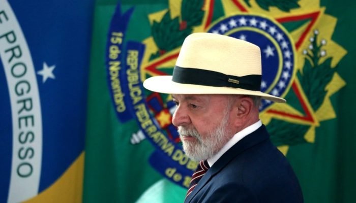 Desaprovação oscilou um ponto para baixo em relação à pesquisa anterior, quando somou 49%, m...