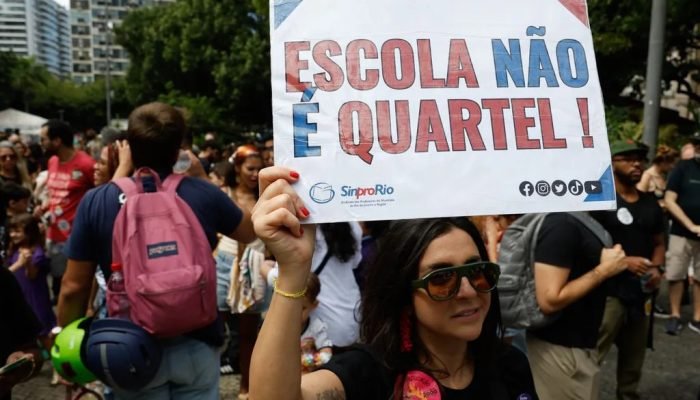 Centro do Rio de Janeiro é ocupado por ato de estudantes a favor de Lula
