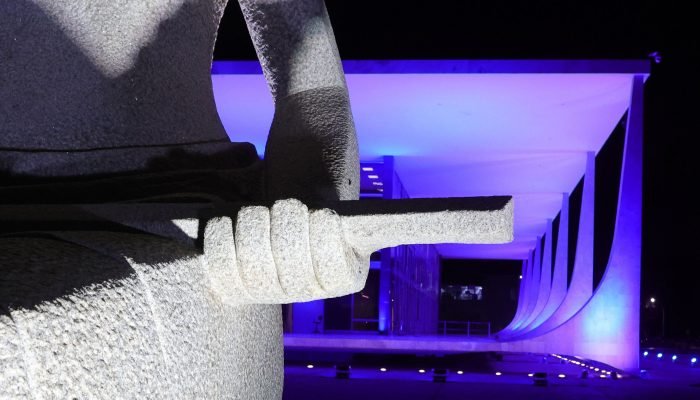 Detalhe da estatua da Justiça diante da sede do STF, em Brasília. (Foto: Luiz Silveira/STF)