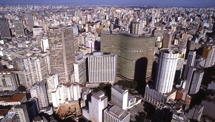 Na capital, as temperaturas ficarão na casa dos 15 e 26 graus.