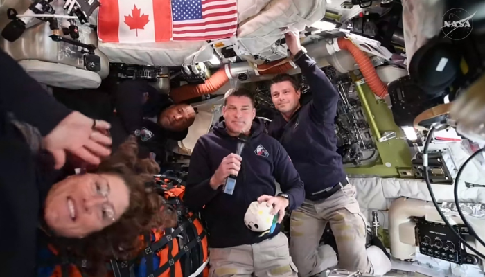 Os quatro astronautas da Artemis ultrapassaram o ponto intermediário entre a Terra e a Lua a cam...