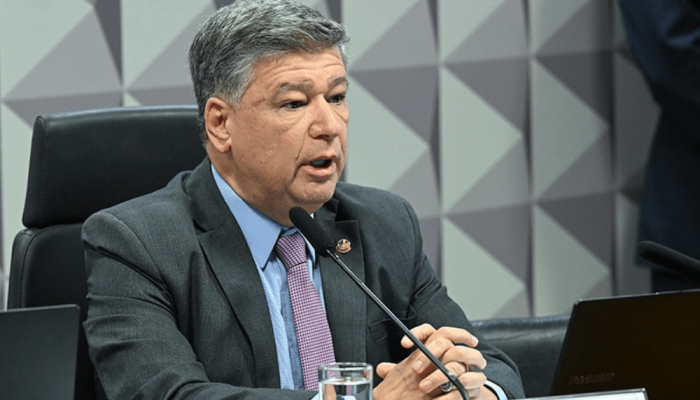 Presidente da CPMI, o senador Carlos Viana é um dos autores de requerimento para ouvir o advogad...