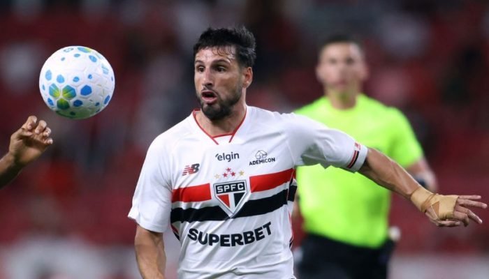 Calleri ficou isolado na frente Foto: EDU ANDRADE/FATOPRESS/ESTADÃO CONTEÚDO