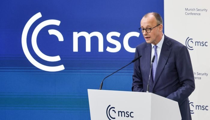 O chanceler da Alemanha, Friedrich Merz, em discurso na Conferência de Segurança de Munique (Fo...